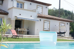 Villa élégante à Lorgues avec piscine et jacuzzi